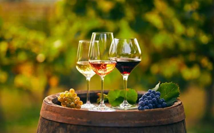 Should wine drinkers be wary of bottles that contain sulphites?